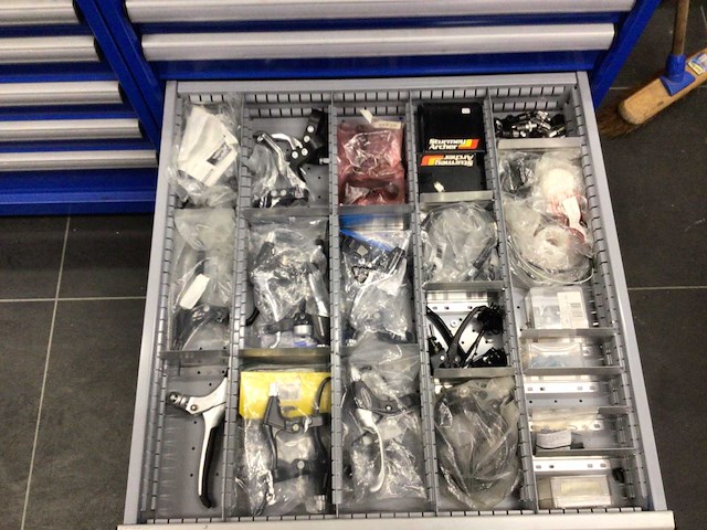 Partij fietsonderdelen in 8 laden - afbeelding 4 van  6