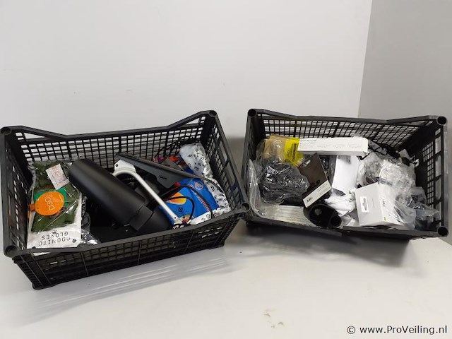 Partij fietsonderdelen o.a. frame onderdelen en e-bike onderdelen - afbeelding 1 van  3