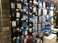 Partij fietsonderdelen op wandrek - afbeelding 4 van  10