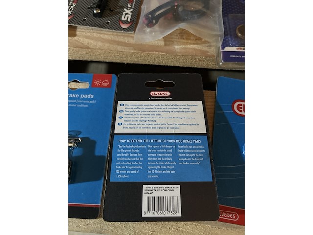 Partij fietsonderdelen w.o. disc brake pad w.o. shimano, elvedes - afbeelding 2 van  11
