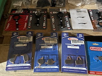 Partij fietsonderdelen w.o. disc brake pad w.o. shimano, elvedes - afbeelding 4 van  11