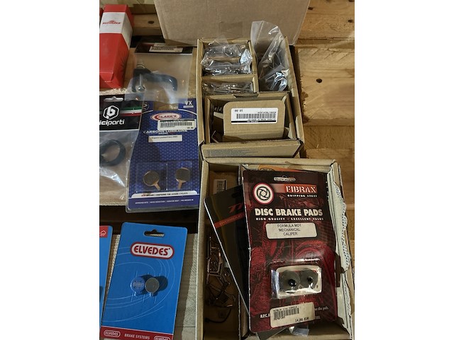 Partij fietsonderdelen w.o. disc brake pad w.o. shimano, elvedes - afbeelding 6 van  11