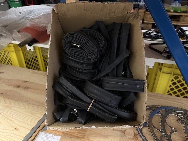 Partij fietsonderdelen w.o. kettingbladen en tandwielen - afbeelding 6 van  6
