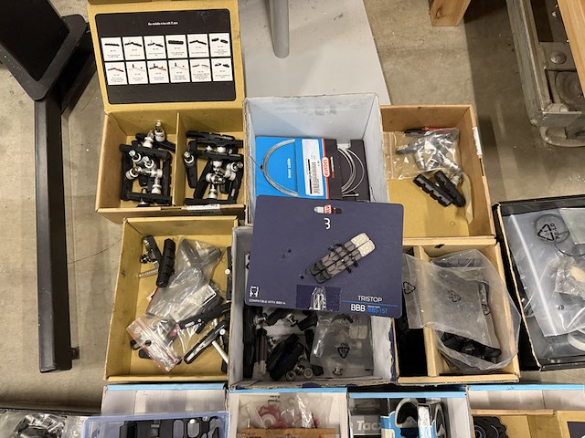 Partij fietsonderdelen, w.o. shimano, tacx, bbb - afbeelding 2 van  16
