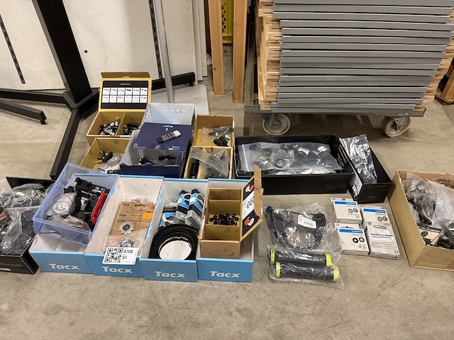 Partij fietsonderdelen, w.o. shimano, tacx, bbb - afbeelding 1 van  16
