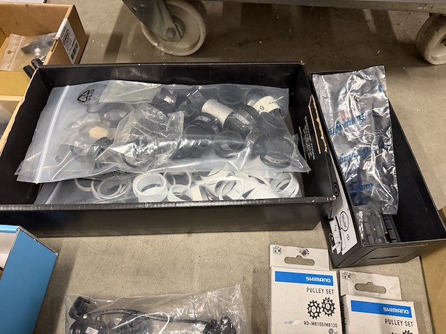 Partij fietsonderdelen, w.o. shimano, tacx, bbb - afbeelding 14 van  16