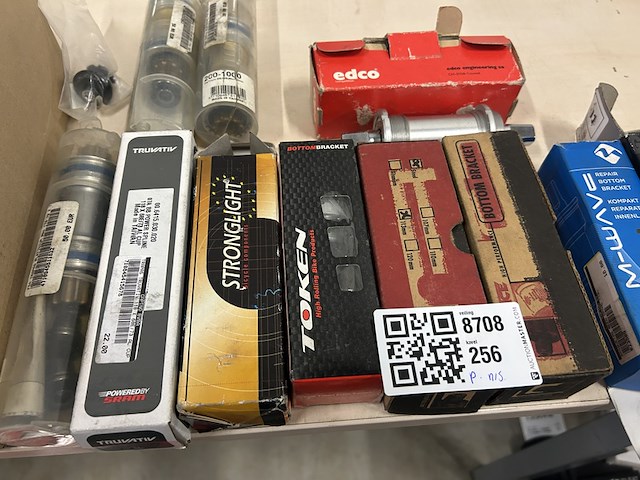 Partij fietsonderdelen w.o. trapassen w.o. token, edco, truvativ - afbeelding 3 van  7
