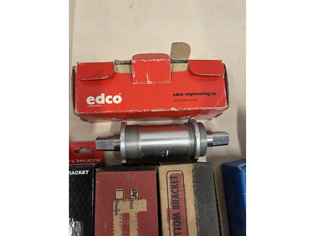 Partij fietsonderdelen w.o. trapassen w.o. token, edco, truvativ - afbeelding 4 van  7