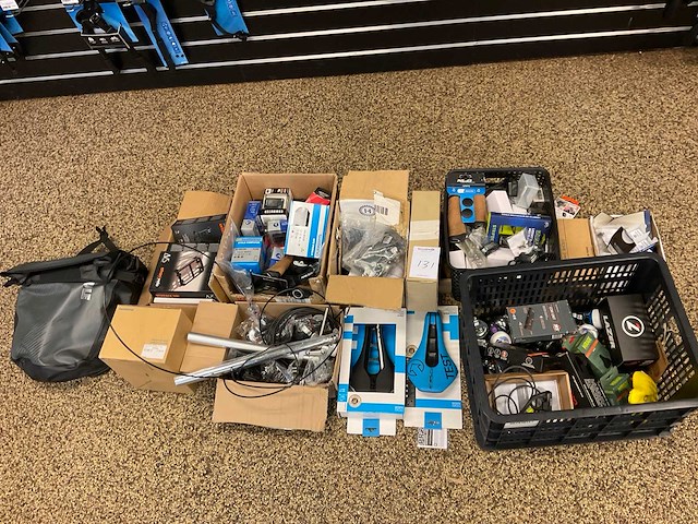 Partij fietsonderdelen - afbeelding 1 van  3