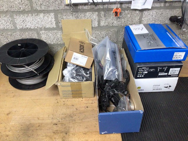 Partij fietsonderdelen - afbeelding 1 van  3