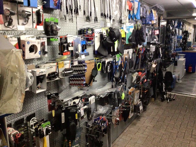 Partij fietsonderdelen - afbeelding 2 van  9