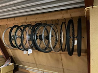 Partij fietswielen - afbeelding 1 van  3