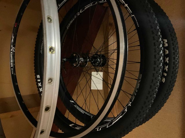 Partij fietswielen - afbeelding 2 van  3