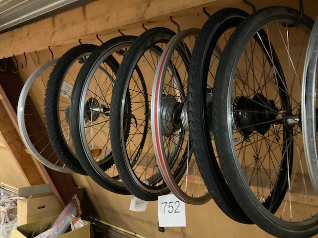 Partij fietswielen - afbeelding 3 van  3