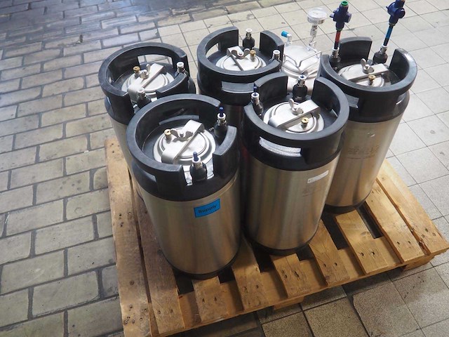 Partij filter drukvaten (5x 17.5l + 1x 4l) - afbeelding 2 van  6