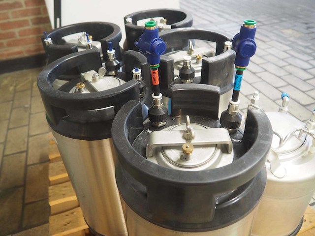 Partij filter drukvaten (5x 17.5l + 1x 4l) - afbeelding 3 van  6