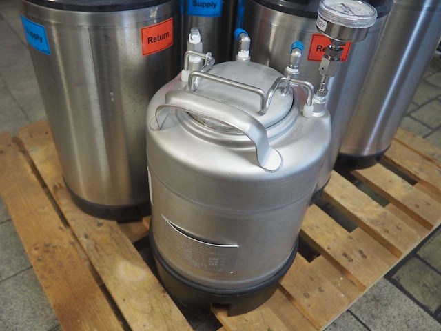 Partij filter drukvaten (5x 17.5l + 1x 4l) - afbeelding 5 van  6