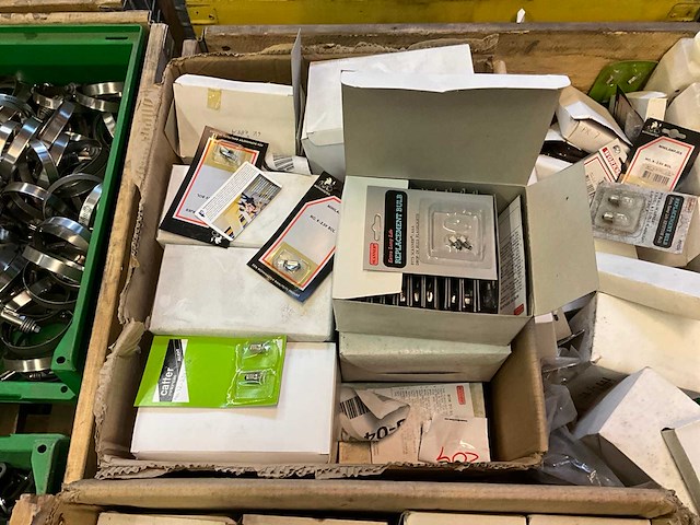 Partij fittingen, bodylotion en diversen - afbeelding 2 van  8