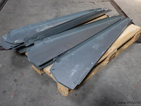 Partij flatfix winddeflectoren (links en rechts) t.b.v. zonnepanelen - afbeelding 1 van  7