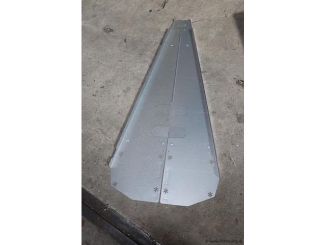 Partij flatfix winddeflectoren (links en rechts) t.b.v. zonnepanelen - afbeelding 5 van  7