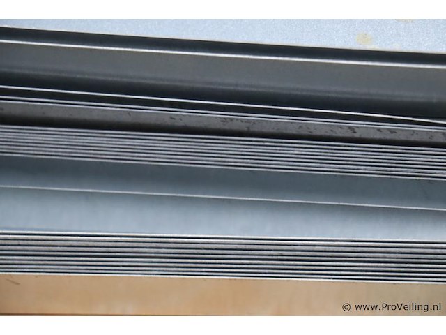 Partij flatfix winddeflectoren (links en rechts) t.b.v. zonnepanelen - afbeelding 3 van  7