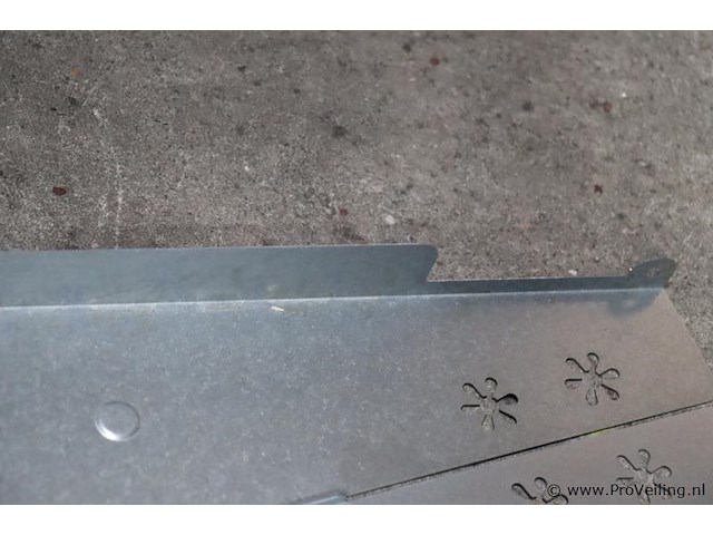 Partij flatfix winddeflectoren (links en rechts) t.b.v. zonnepanelen - afbeelding 7 van  7
