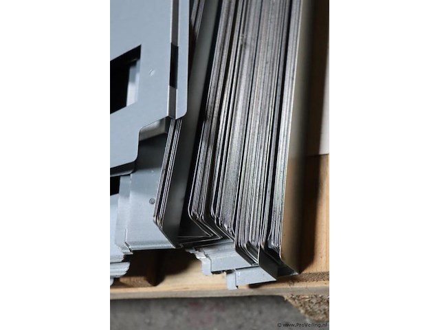 Partij flatfix winddeflectoren t.b.v. zonnepanelen - afbeelding 4 van  12
