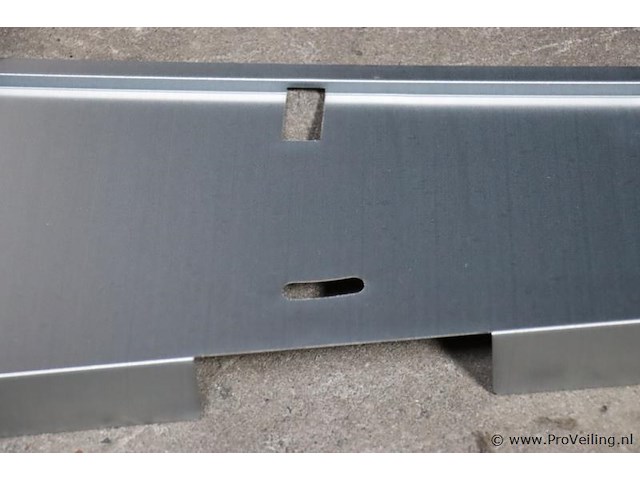 Partij flatfix winddeflectoren t.b.v. zonnepanelen - afbeelding 8 van  12