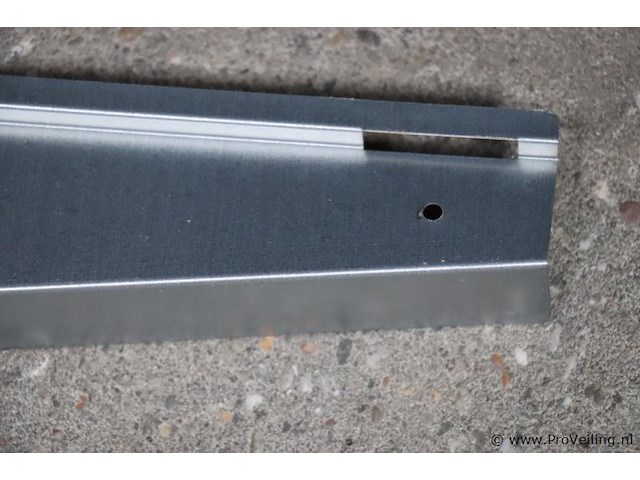 Partij flatfix winddeflectoren t.b.v. zonnepanelen - afbeelding 9 van  12