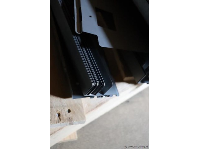 Partij flatfix winddeflectoren t.b.v. zonnepanelen - afbeelding 4 van  7
