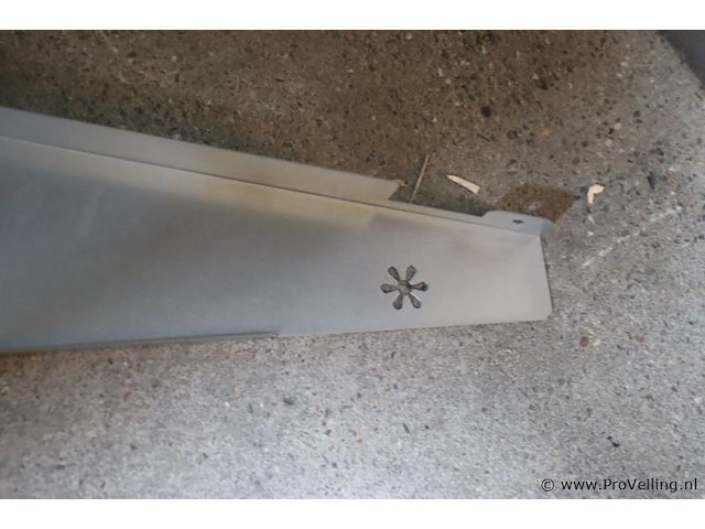 Partij flatfix winddeflectoren t.b.v. zonnepanelen - afbeelding 5 van  8