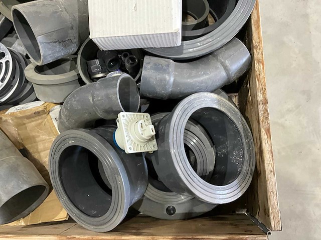 Partij flenzen, bochten en koppelingen - afbeelding 6 van  7