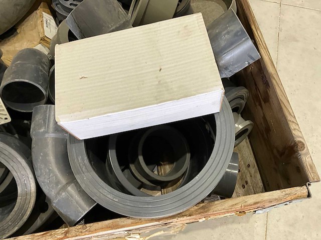 Partij flenzen, bochten en koppelingen - afbeelding 7 van  7