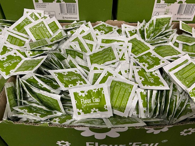 Partij fleur ‘eau cut flower food zakjes (12000x) - afbeelding 2 van  4
