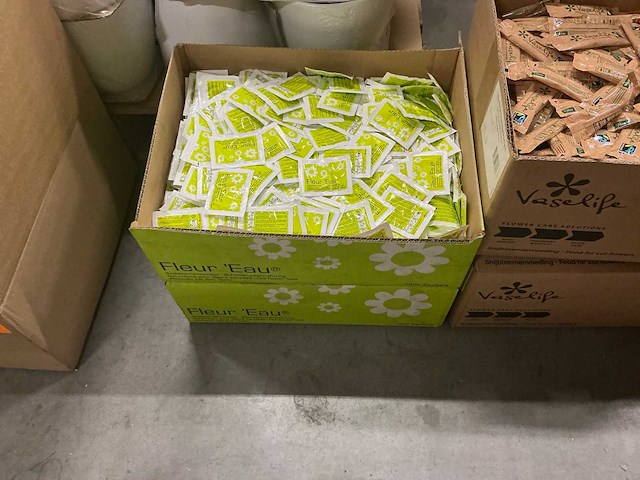 Partij fleur ‘eau & vaselife diverse bloemen voeding (7000x) - afbeelding 3 van  10