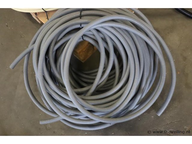 Partij flexibele slangen, diverse soorten en maten - afbeelding 2 van  6