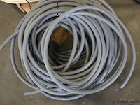 Partij flexibele slangen, diverse soorten en maten - afbeelding 2 van  6