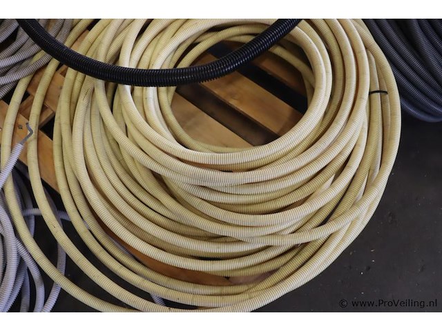 Partij flexibele slangen, diverse soorten en maten - afbeelding 6 van  6
