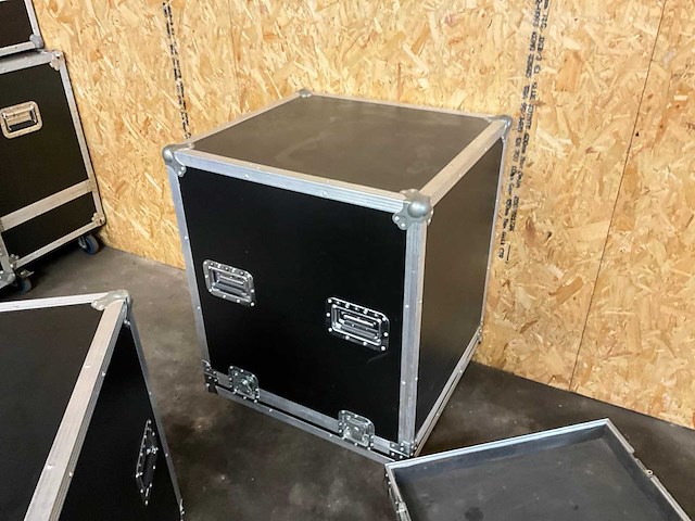 Partij flightcase (16x) - afbeelding 22 van  31