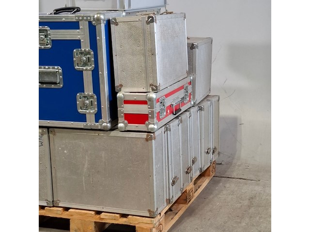 Partij flightcases met inhoud - afbeelding 2 van  8