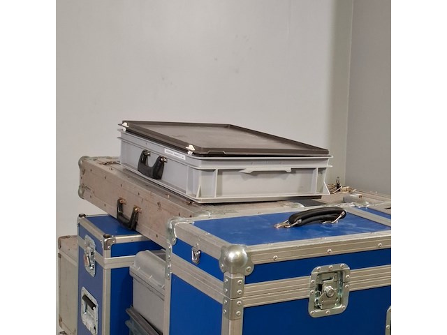 Partij flightcases met inhoud - afbeelding 8 van  8