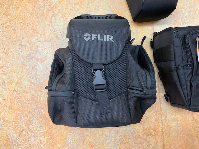 Partij flir en lowepro cameratassen - afbeelding 2 van  5