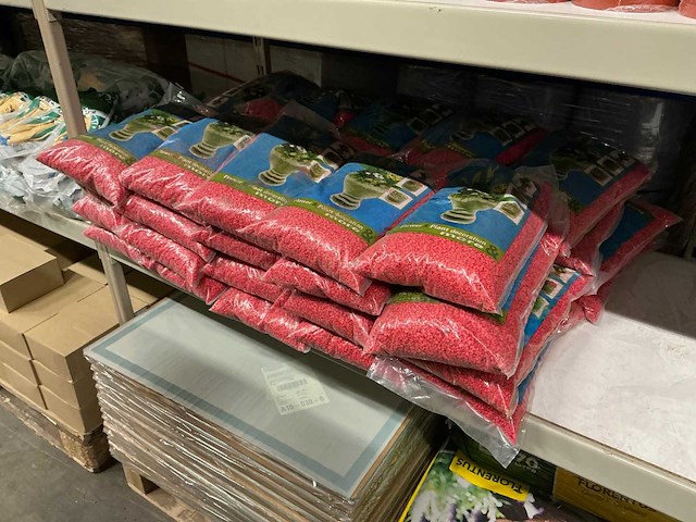 Partij flower & plant decorations grains 2-3mm 5kg red (40x) - afbeelding 1 van  3