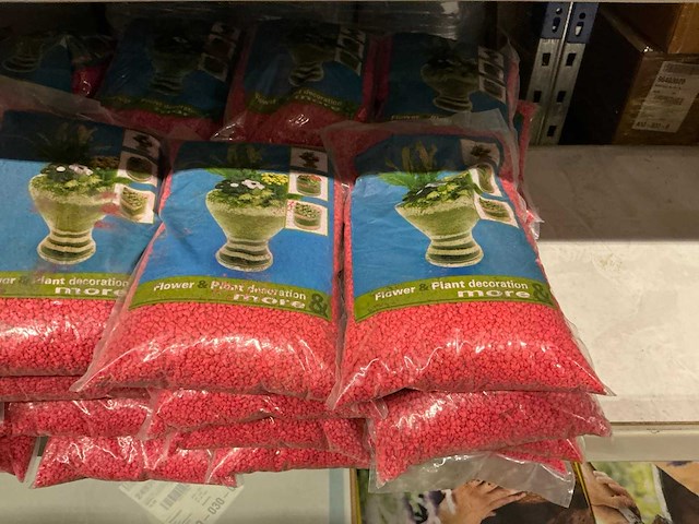 Partij flower & plant decorations grains 2-3mm 5kg red (40x) - afbeelding 2 van  3