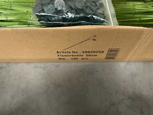 Partij flowerbottle with spike 50cm green (1700x) - afbeelding 1 van  2