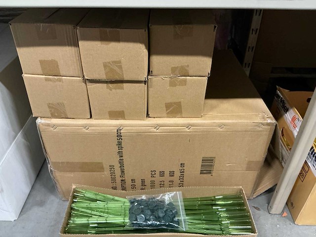 Partij flowerbottle with spike 50cm green (1700x) - afbeelding 2 van  2