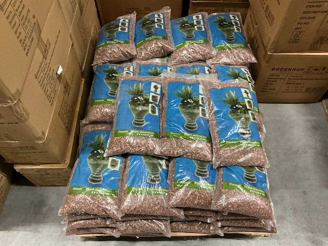 Partij flower&plant decoration natural coated brown 5-8mm 5kg (50x) - afbeelding 1 van  3