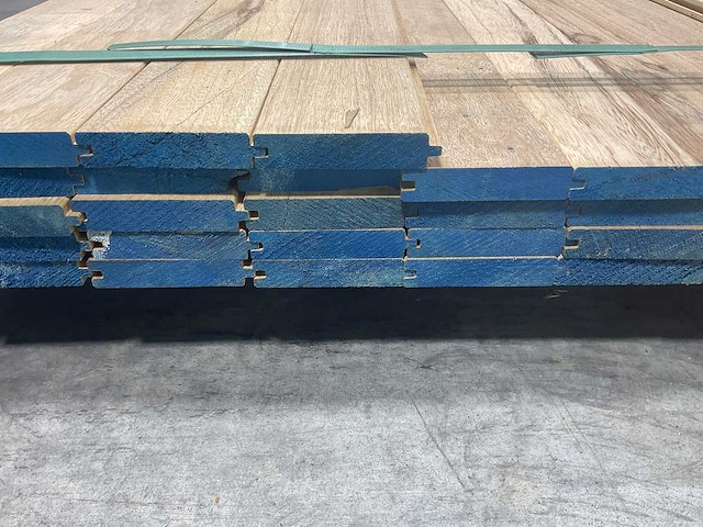 Partij fraké planken mes- en groef 210-240x9,8x2 cm - afbeelding 6 van  7