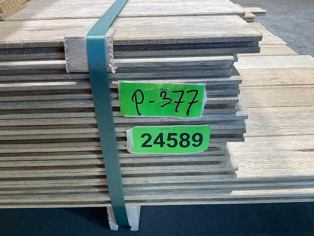 Partij fraké planken mes- en groef verbinding 275-335x9,2x2 cm - afbeelding 2 van  3