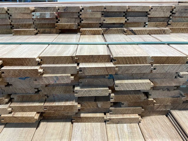 Partij fraké planken mes- en groef verbinding 275-335x9,2x2 cm - afbeelding 9 van  10